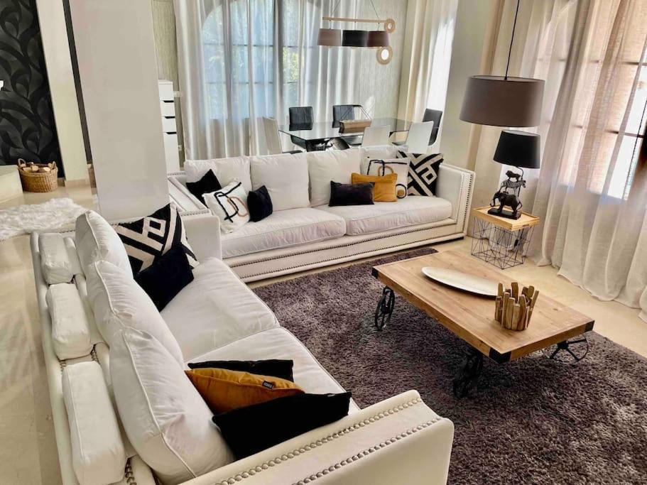 Villa Deluxe,White Beach,Mountains فينيسترات المظهر الخارجي الصورة