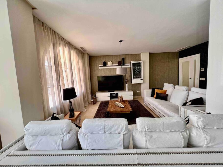 Villa Deluxe,White Beach,Mountains فينيسترات المظهر الخارجي الصورة